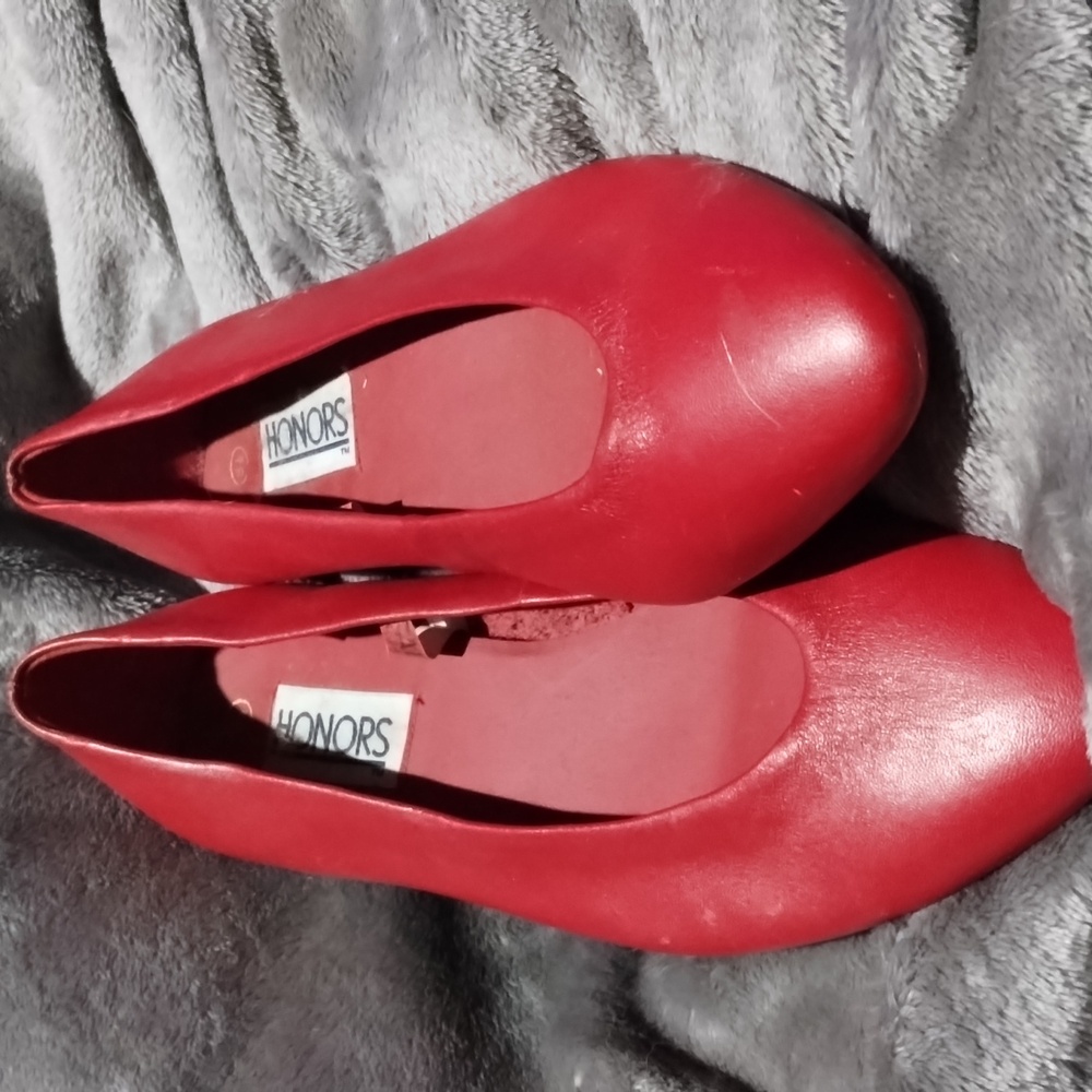 Vintage red heals